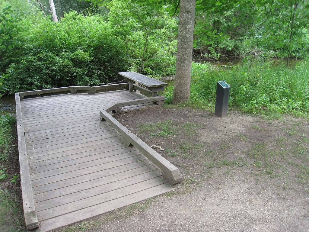 Matthaei Botanical Gardens 2010 0455.jpg - Rest areas along the river. (Creek, rivulet, whatever.)